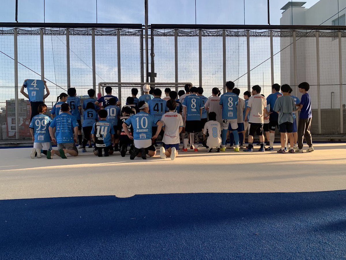 yfcFutsal's tweet photo. 今年はたくさんの方に参加して頂きとても感謝しています。

来年1月の横浜FCフットサル部は1/17(土)14時〜16時LICOPA鶴見です。

参加者募集中⚽️

気になる方や参加したい方などはお気軽にお問い合わせ下さい。

新規メンバー募集中でございます！

では良いお年を⚽️ https://t.co/lWxGa6ikVa