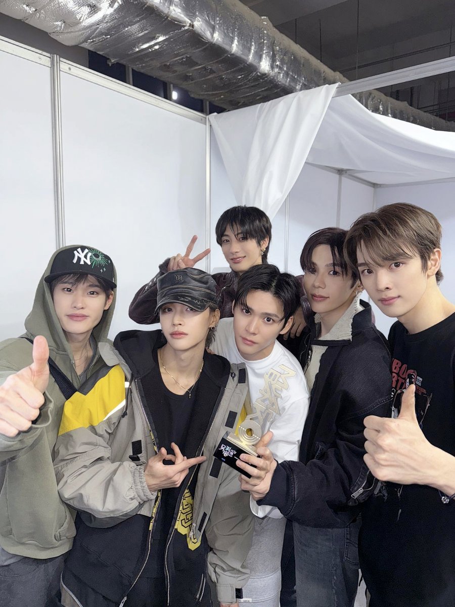 [#팬캐투표결과]

[1274회] KBS 뮤직뱅크 팬 스테이지 픽 (Fan's Stage Pick)

✨글로벌 팬 투표 100%로 결정되는 FSP 1위!✨
🎶Fame - RIIZE 

트로피가 전달 완료되었습니다🏆✨

#라이즈 #RIIZE