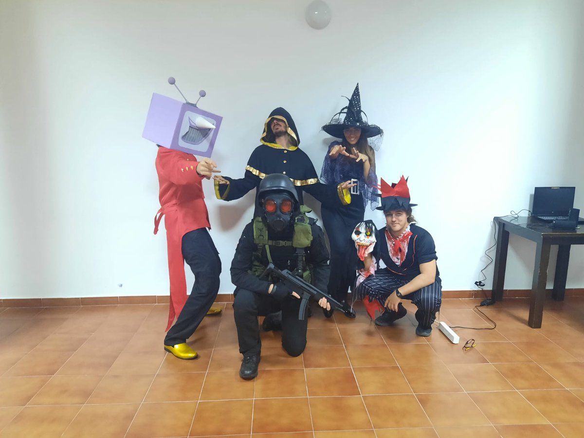 InkuSen's tweet photo. El sábado 1 de noviembre en InkuSen celebramos Halloween  🎃 👻, donde algunos socios vinieron disfrazados, pero todos disfrutaron de una escalofriante cena juntos jejejeje https://t.co/mK9t8OFad4