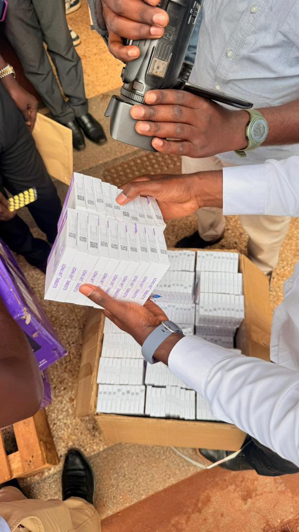 Yesterday morning I had planned to go to office, clear my desk and take off my end of year break given the eventful year we have had at work, business and family. Skipped working out and I was in office by 8am. Every hour, there was something more urgent to attend to until around