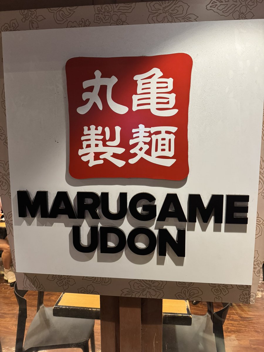 PatrickSentner's tweet image. A 45+ minute wait at 7:45 on a Monday in Waikiki?  Any chance we will see the same in Pittsburgh?