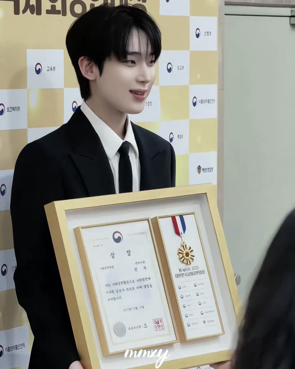 ceriseenmai's tweet photo. “CERTIFICATE OF AWARD

Social Contribution Award
ENHYPEN SUNOO

Presented in recognition of outstanding contributions and dedication to social activities that have made a positive impact on the development of society.”

DONATION FAIRY SUNOO
#올해의_나눔_아이콘_선우 #SharingIconSUNOO #엔하이픈_선우 #SUNOO @ENHYPEN_members @ENHYPEN