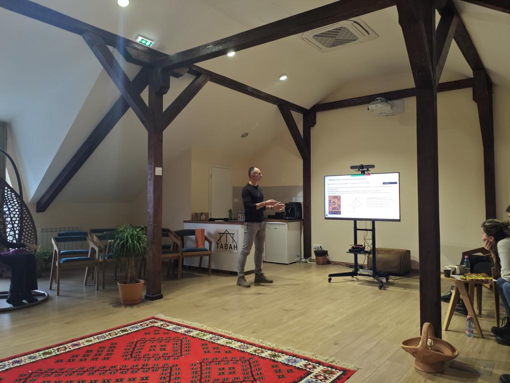 CTRUST_RS's tweet photo. Slobodan Maletić, CTRUST team member, talks about topology of collective mental spaces. 
#fondzanauku #ctrust #prisma #ipb #ffuns #vinca #scl #ciks https://t.co/C0kq2HjfO6