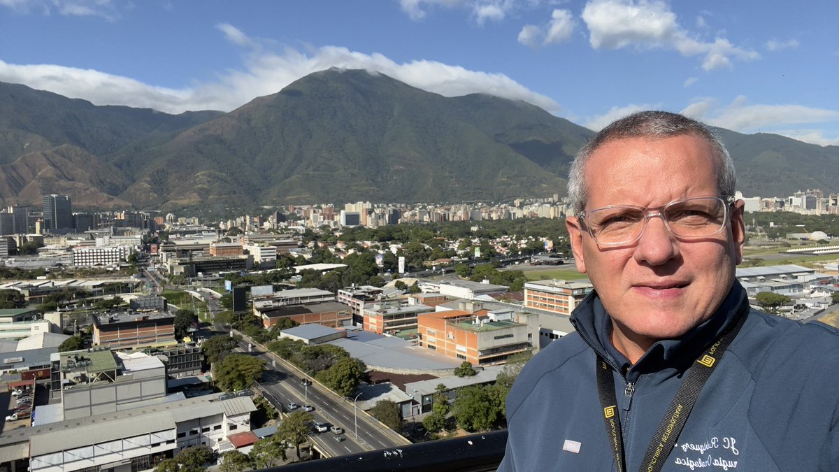 ¡Buenos días! Así amanece nuestra Caracas previo a la celebración del Nacimiento del Niño Jesús 

#FelizMartes #23Diciembre