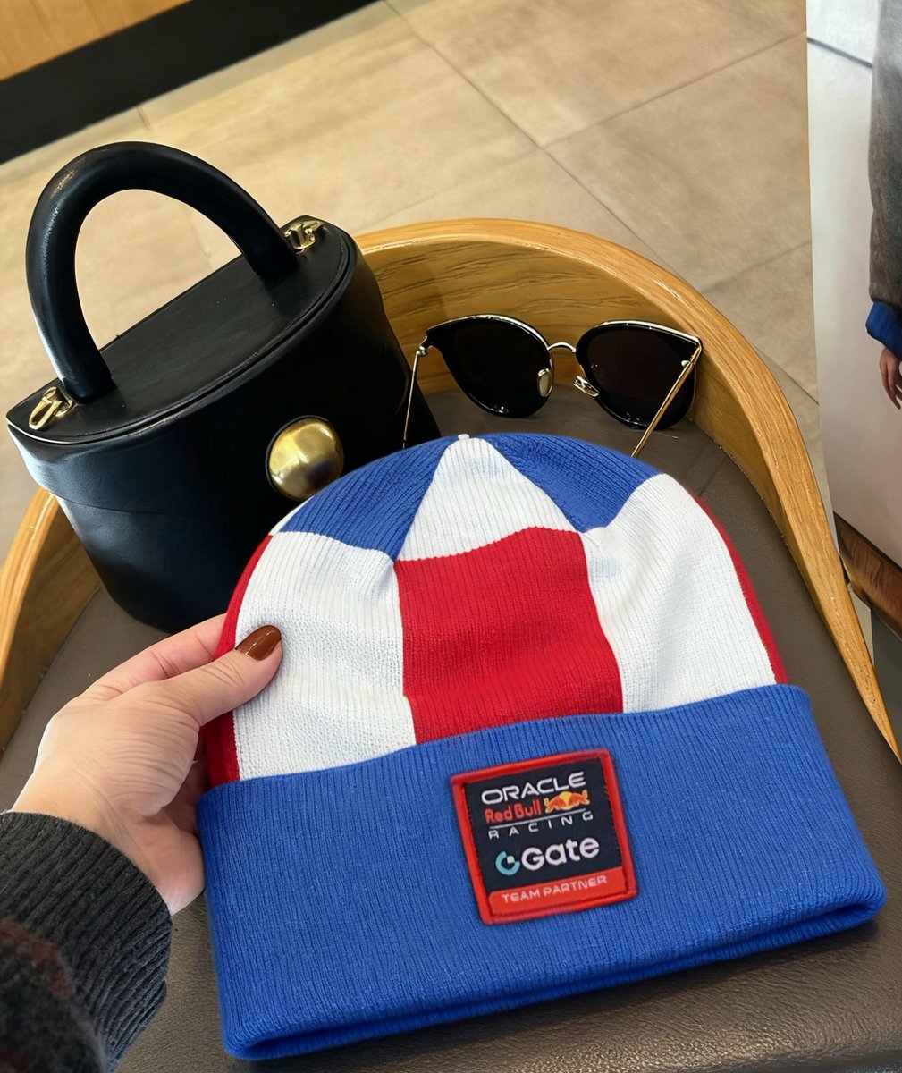 GM，

被理解、被照亮、被允许安心前行。
无论身在何处，愿此刻皆是平安。🍎

——来自Micky写在平安夜的早上的祝福

#ChristmasEve