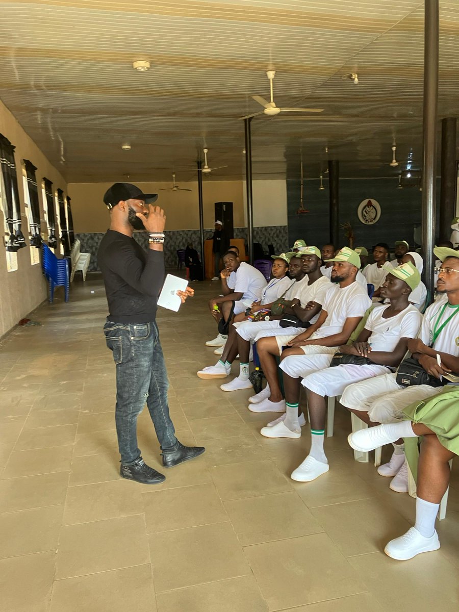 Scaleupfound's tweet photo. Always happy pouring into the younger generation. Exactly a year after helping launch the DL4ALL project with NYSC volunteers, their work has impacted several thousand lives across Nigeria. Grateful to be part of this transformative journey. #DL4ALL #CommunityImpact #Nigeria https://t.co/79yvCmDJHj