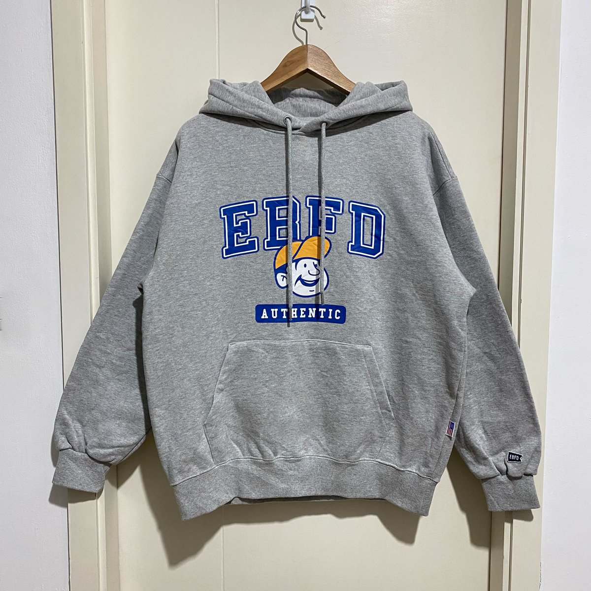 koffwhitesecond's tweet photo. EBBETS FIELD HOODIE ฮู้ดน้องเด็กใส่หมวกสีเทาสีฮิต ทรงสวยสกรีนเต็มแน่นๆ ผ้าใหม่คับ 10/10
♡ อก48 ยาว27
♡ 520 บาท ส่งฟรี
#สเวตเตอร์มือสอง #พรีออเดอร์เกาหลี #ไอดอลใส่ #ตลาดนัดnct #สเวตเตอร์เกาหลี #ebbetsfield https://t.co/yXdRTp2O5w