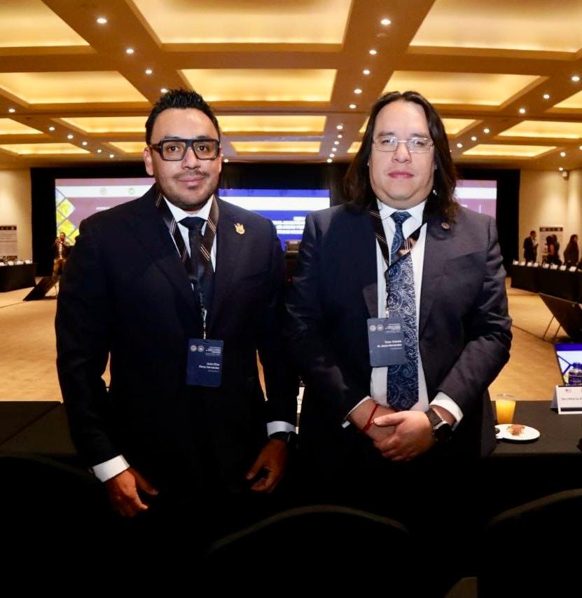 Feliz cumpleaños, Fiscal, Víctor de Jesús. Le deseo salud y éxito en este nuevo año. Sigamos trabajando por la seguridad de Querétaro.
Un abrazo.