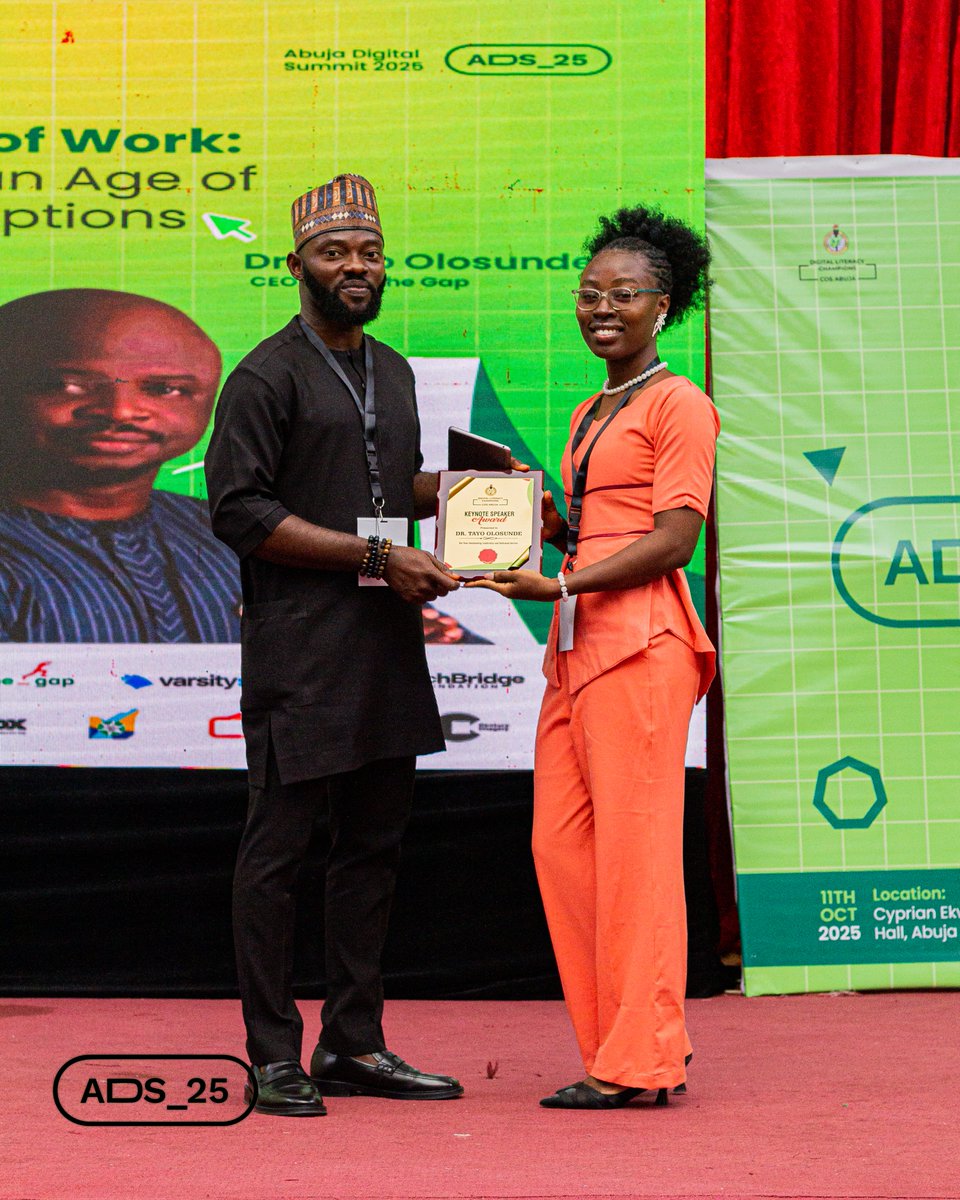 Scaleupfound's tweet photo. Four years ago we started DO-DEEL CDS group, now DL4ALL. I was honored to represent our ED in the CDS event, and re-presented the award to him on behalf of the CDS group. Thank you so much, Sir
@TayoOlosunde. The trust means everything. #Mentorship #Gratitude #MindtheGap https://t.co/06ZvMYOSQT