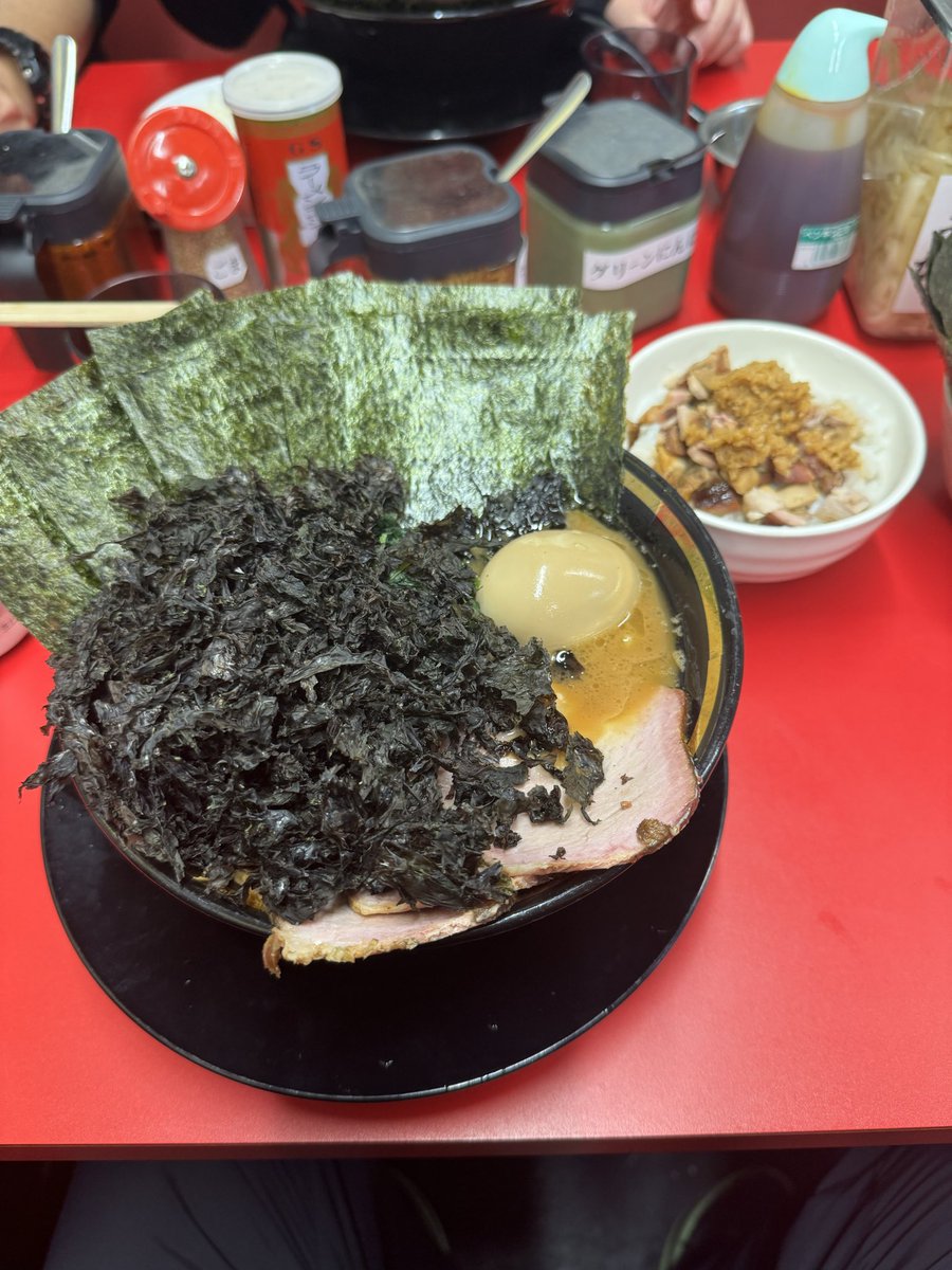 ndshiag's tweet photo. 樹道家
王道乃印ラーメン➕岩のり➕チャーシューまぶし https://t.co/vWYGrqBD0M