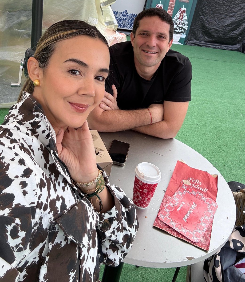 “Celebrar los amores, también a los amigos, y la suerte que tengo en la vida de bailar contigo”. Muy orgulloso de ti, mi princesa Erika Acosta <a href="/Ericaacostasu/">Erika Acosta</a>. Familia!