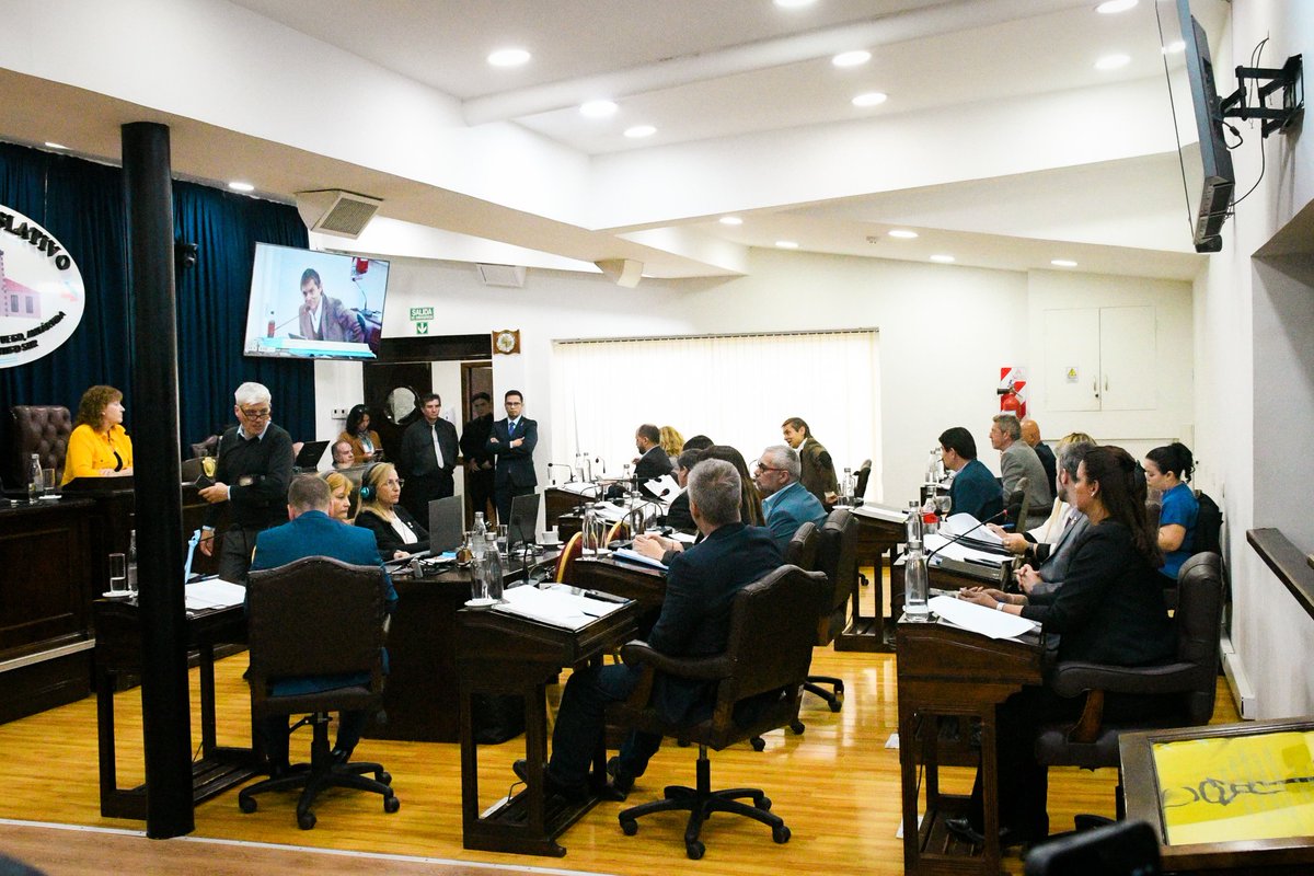 Este lunes realizamos la última sesión ordinaria del año en la Legislatura Provincial, en la cual aprobamos diversos temas.

#tdf #democracia #proyectos #desarrollo #jcpinotdf #cristinalopeztdf