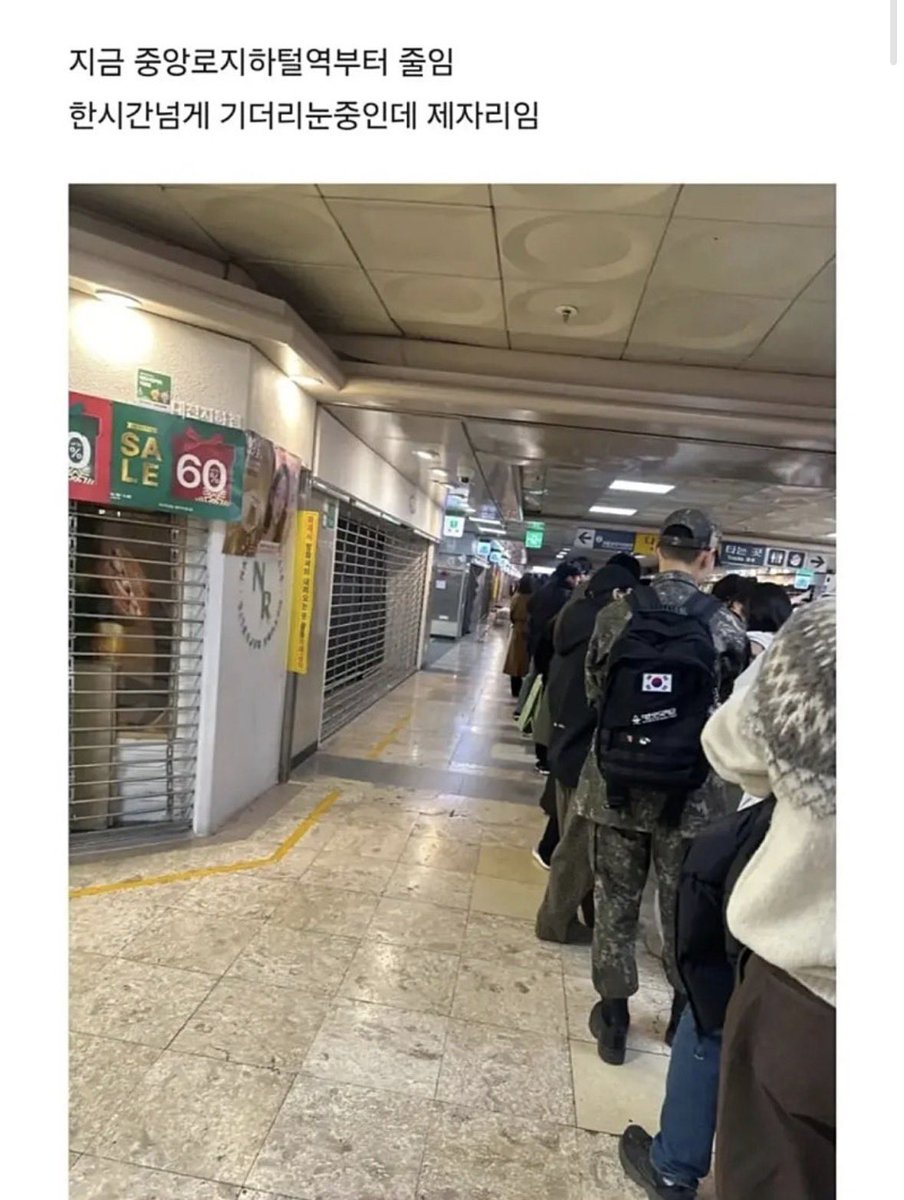 Seeujune11's tweet photo. 오늘자 성심당 인파

성심시 ㄷㄷㄷ https://t.co/HEaD1DA66K