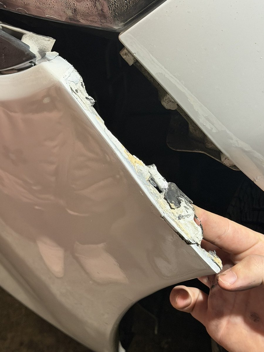 clnben's tweet image. un peu de tigzirt, du izem, un problème de voiture, et un mariage

la routine quoi