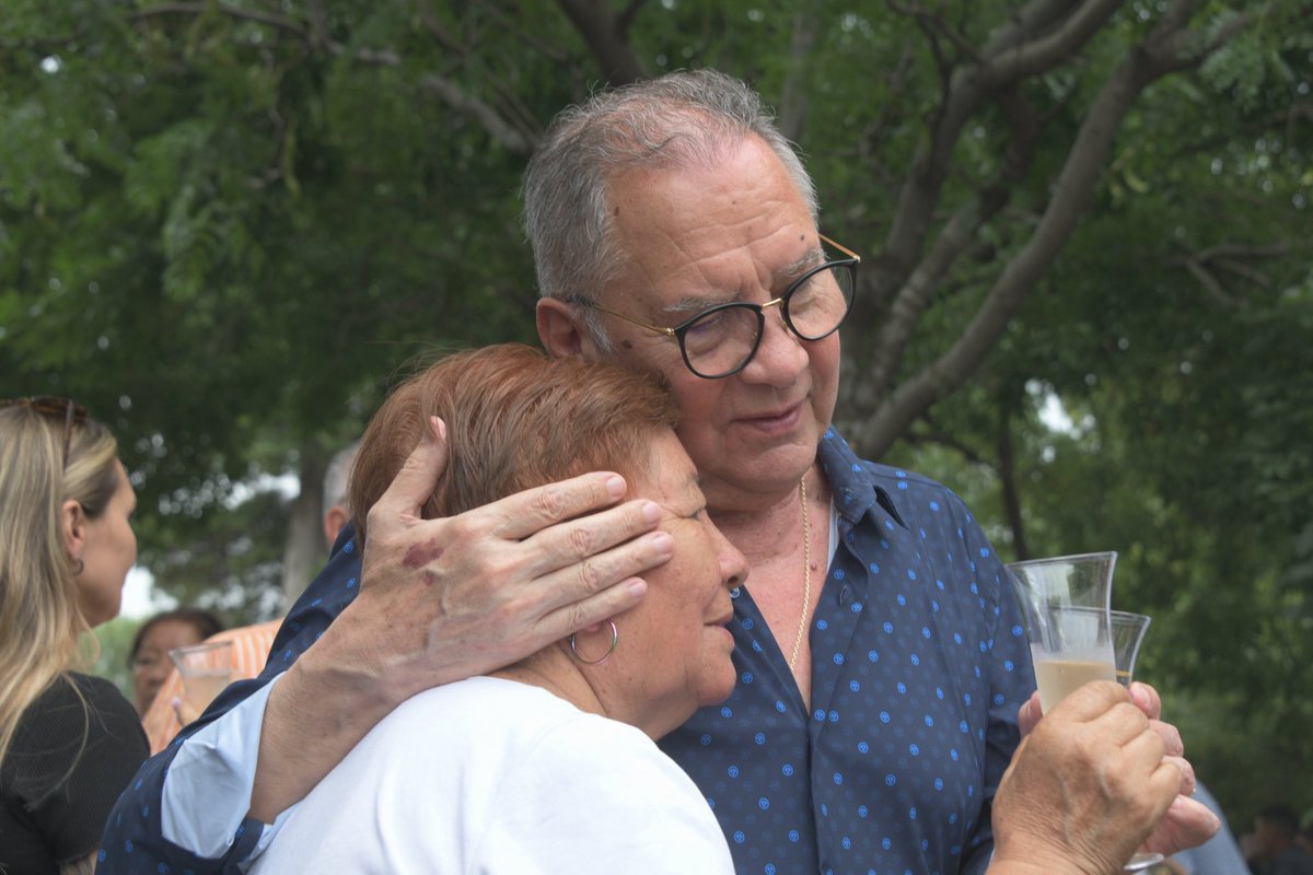 En el día de ayer, acompañé la jura del nuevo gabinete municipal. 🤝

Hay continuidad en el rumbo y renovación en los equipos: quienes dejan su lugar y quienes asumen comparten el mismo compromiso con Ituzaingó y con una gestión cerca de los vecinos. 🏛️

 Los desafíos son