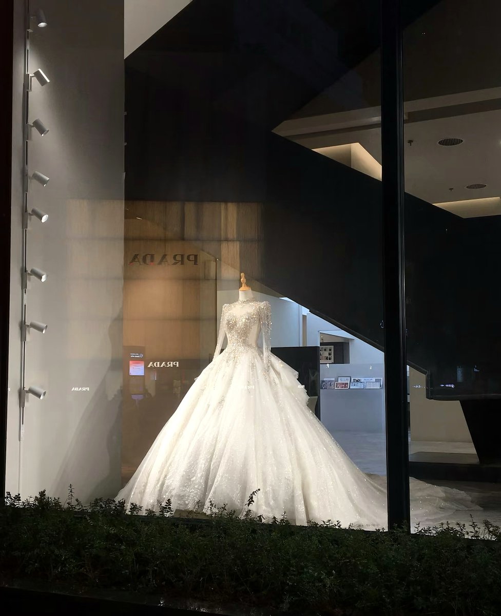 xiaoliu517's tweet photo. 每个女孩心底都藏着婚纱梦，盼着裙摆落地的瞬间，身边站着那个能托付一生的人…… https://t.co/r6otX6ChjP