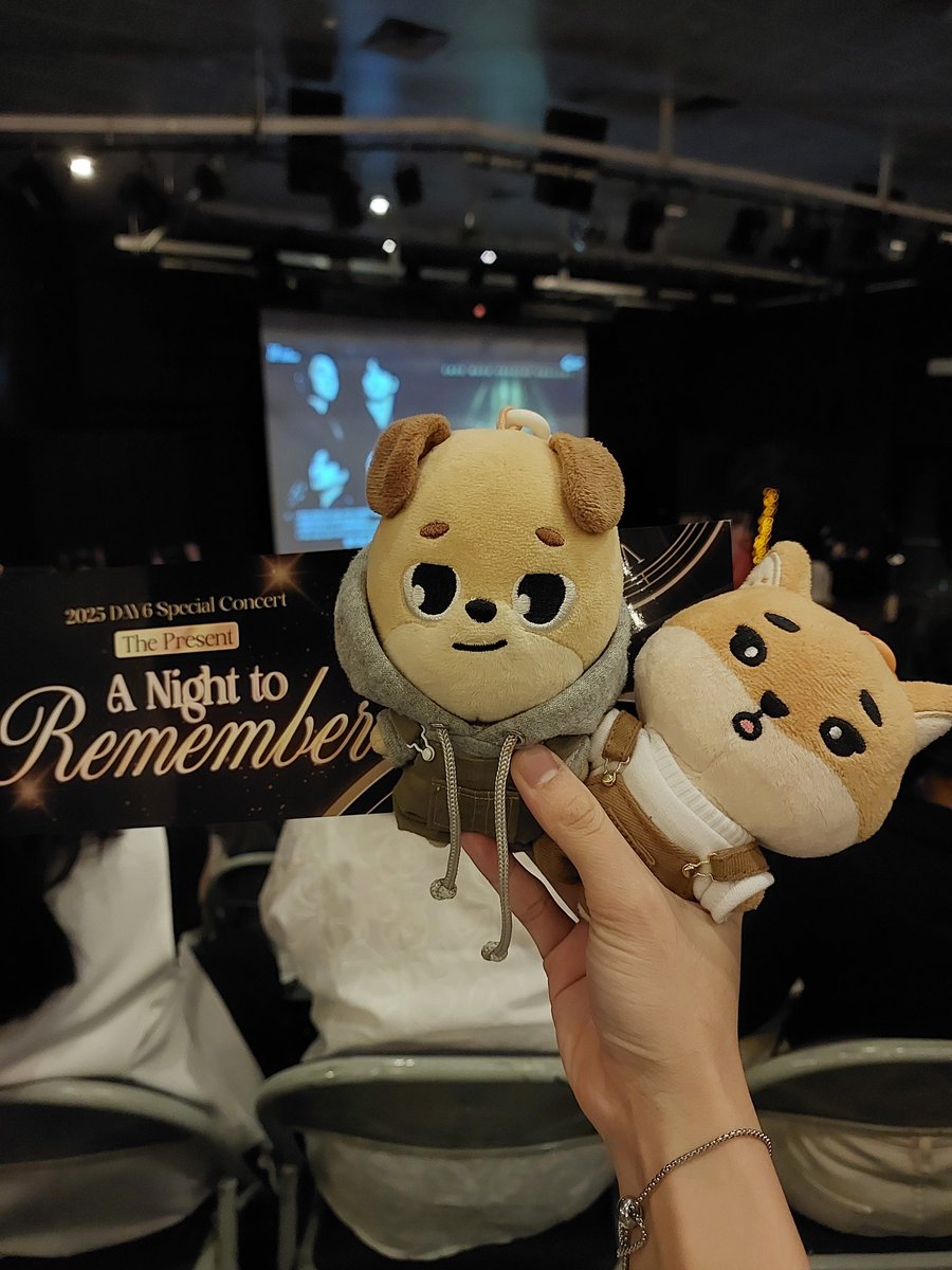 chicknlit's tweet image. Nobar TPS kedua @JaDiinProject seru bangett, banyak games dan doorprizenya juga (semoga next tanganku wangi 😂)
Makasih juga cookienya kak @somatcha_ dan freebies kak @darthkederrr
Bocil2ku juga ketemu temen baru, anaknya kak @DeeOcta22 

Salam dari abang-adeknya gendon~ c u❤️