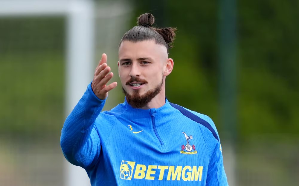 Lilywhite_Rose's tweet image. #thfc AS Roma are interested in signing Radu Dragusin on a loan with an obligation to buy during the January transfer window. 

@TuttoMercatoWeb