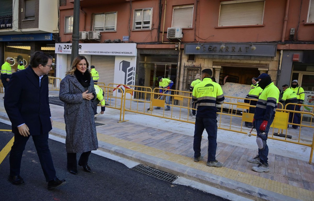 AjuntamentVLC's tweet image. 🚧 Avancem en la reurbanització de Pérez Galdós–Giorgeta, amb la reobertura d'un tram de 300 m fins a Reis, que tornarà a tancar-se per seguir amb les obres.
🚶‍♂️ Voreres més amples, carril bici i millores al subsòl
🇪🇺 Finançat amb fons #NextGenerationUE
🔗 valencia.es/val/actualitat…