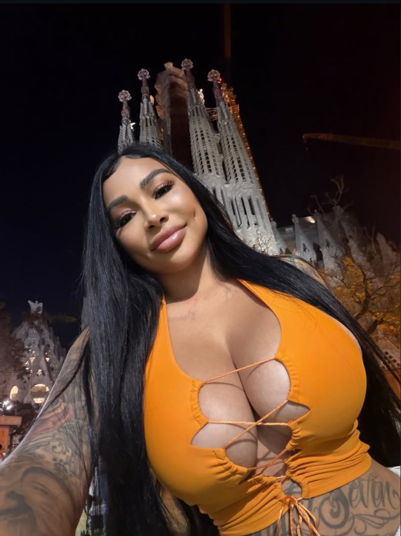 BrittanyaR48597's tweet image. Fun fact: I'm standing next to the tallest church in the world 🇪🇸

#travel #traveling #instapic