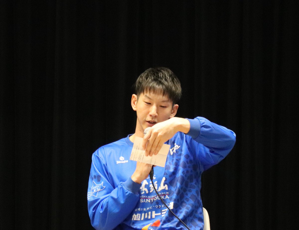 _mikity724_'s tweet photo. 2025.12.21
質問コーナー中
#DOTsBVT
#beachvolleyball
#ビーチバレー
#鷹栖町
#オフシーズンイベント
#辰巳遼 選手 https://t.co/QOIQgBC3MH