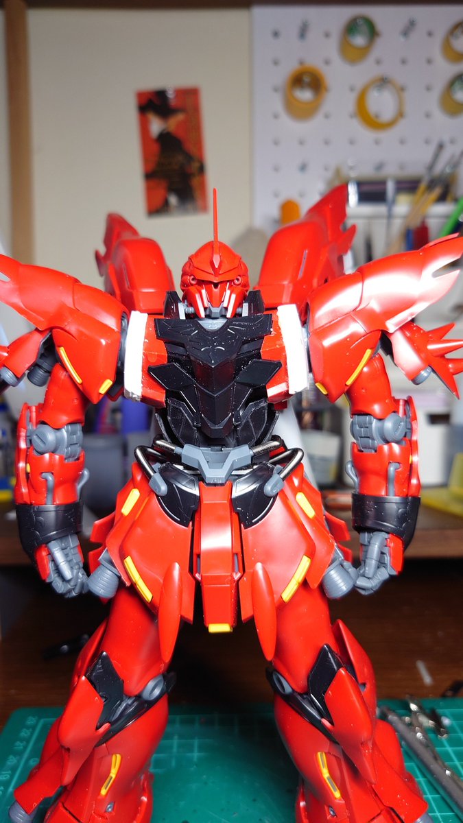 MG シナンジュ
プロポーション改修
胸は左右に4mm幅増し
腹は左右3mm、上に3mm
スカートは切断
かなりバランス良くなりました！
次は足首を短くしてみます！