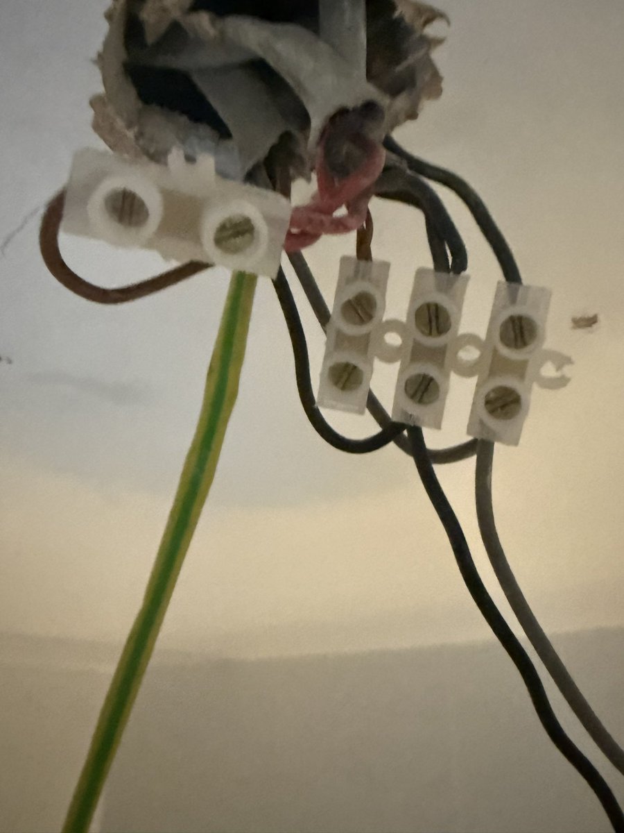 SolutionsEM's tweet image. Electrical maintenance you always find hidden problems….