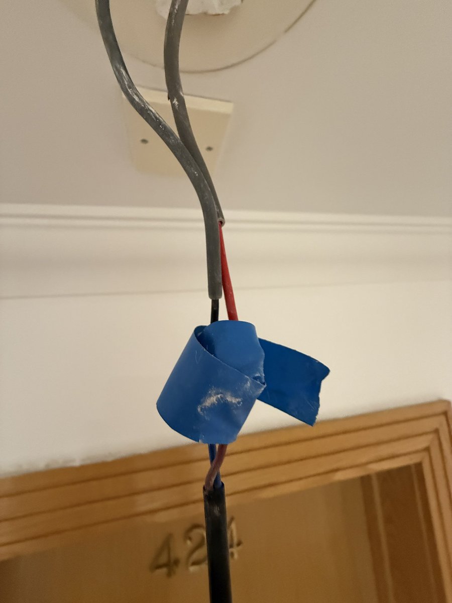 SolutionsEM's tweet image. Electrical maintenance you always find hidden problems….