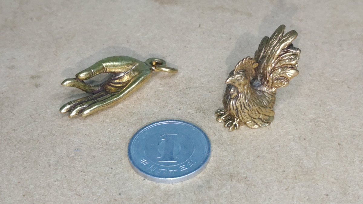 会場では鉱物だけでなく アジアン雑貨やアンティークな小物を 扱ってる