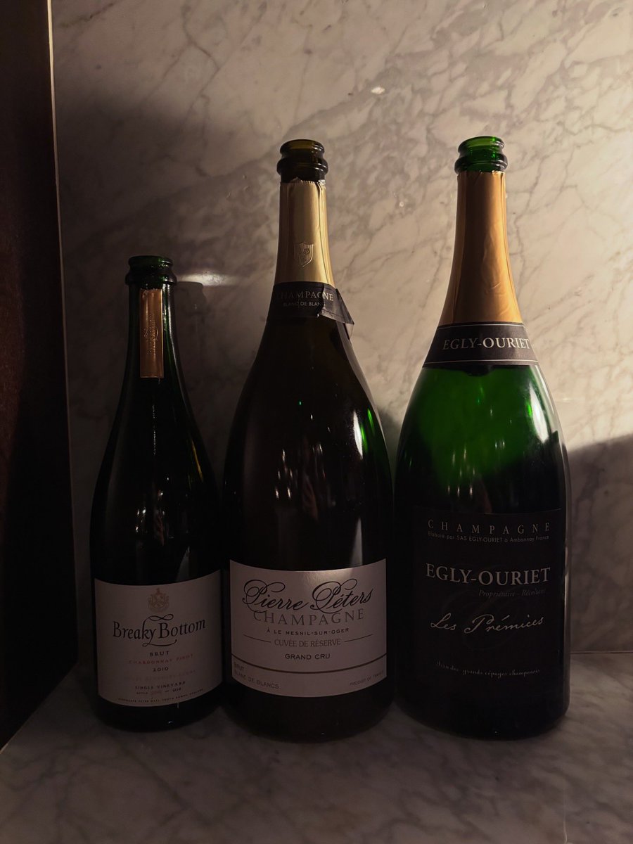 datesaint's tweet image. Dinner with some truly excellent women 🦪