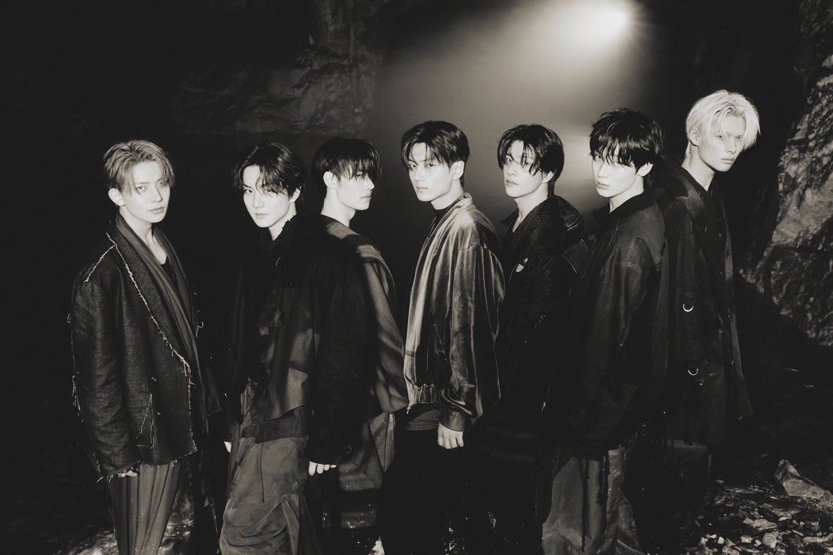 Sunghoon is the only one thats facing backward instead of forward. I also still haven't forgotten that his birthday was on all the desire unleash engene version pics, only one being untied in the Make pics (which they confirmed has a meaning)