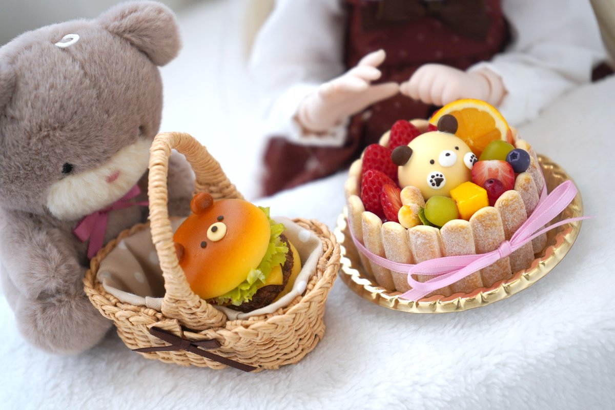 くまさんのケーキとハンバーガー🧸🎀
可愛いのに美味しそう…！🤭💕

#ありあぷらす
#まりりっこ 
#うちのこかわいい 
#MDDはいいぞ