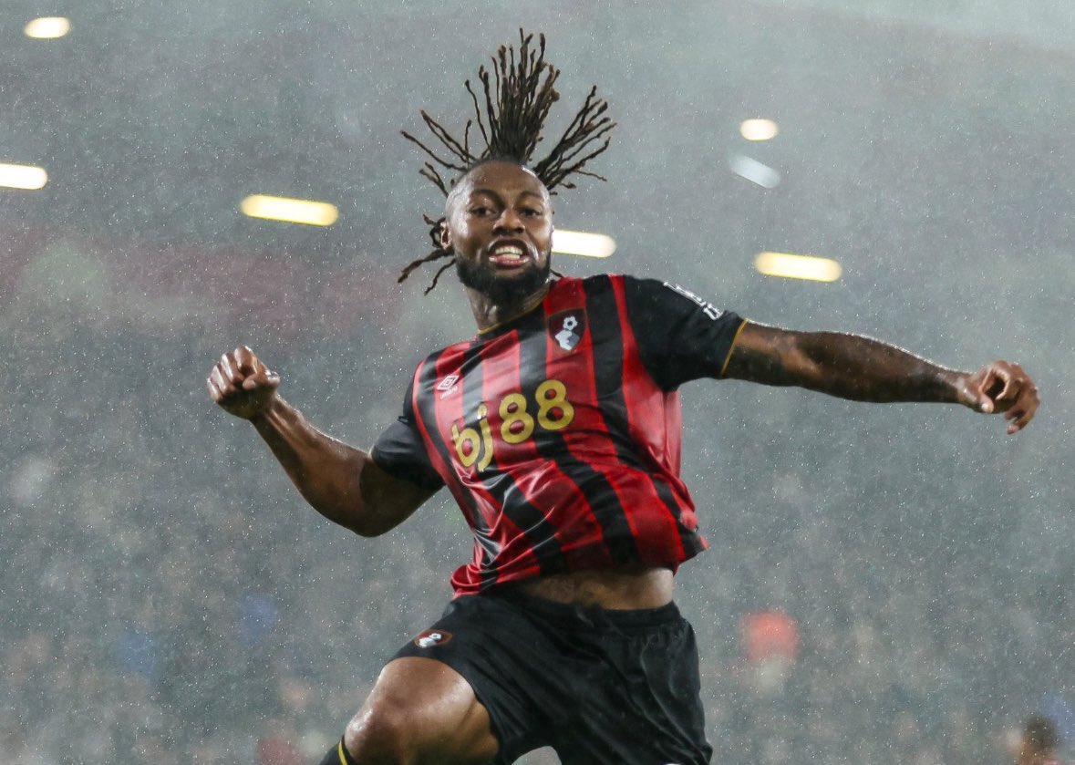 FabrizioRomano's tweet image. 🚨 Big battle ongoing for Antoine Semenyo as Chelsea also called today to enquire on deal conditions.

Manchester United and Manchester City in talks with player’s camp for days, talks remain underway.

Liverpool are also interested since November.

£65m clause expires on Jan 10.