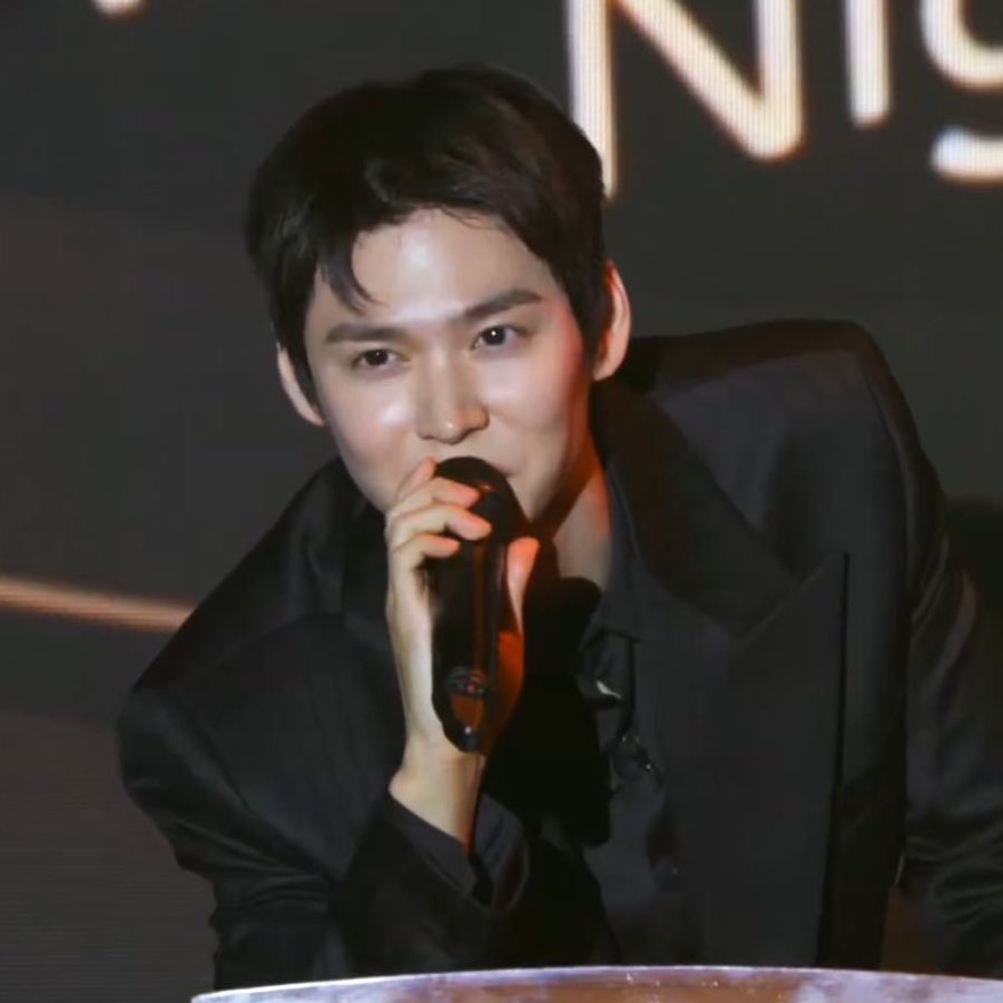 ไมลุคนี้ไม่ได้อยู่ในงานท้ายปีสักงานวะ อยากให้โลกรู้ว่าคุนอึนซอกหล่อหยุดโลก