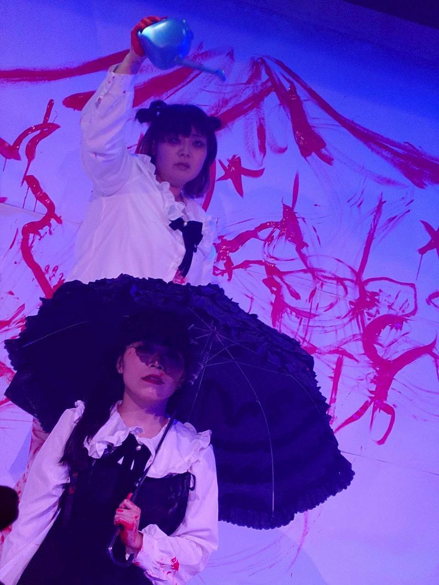 chellmii8's tweet photo. 12/21 モラトリアムシンドローム
ご来場くださったみなさま
ありがとうございました

ぼくたちのすきな人たちが
同じ時間、同じ場所に待ち合わせして
同じ時間を共有してくれる
とっても幸福な時間でした

ほんとうに、だいすきです、ありがとう https://t.co/lCfSoGNUtD