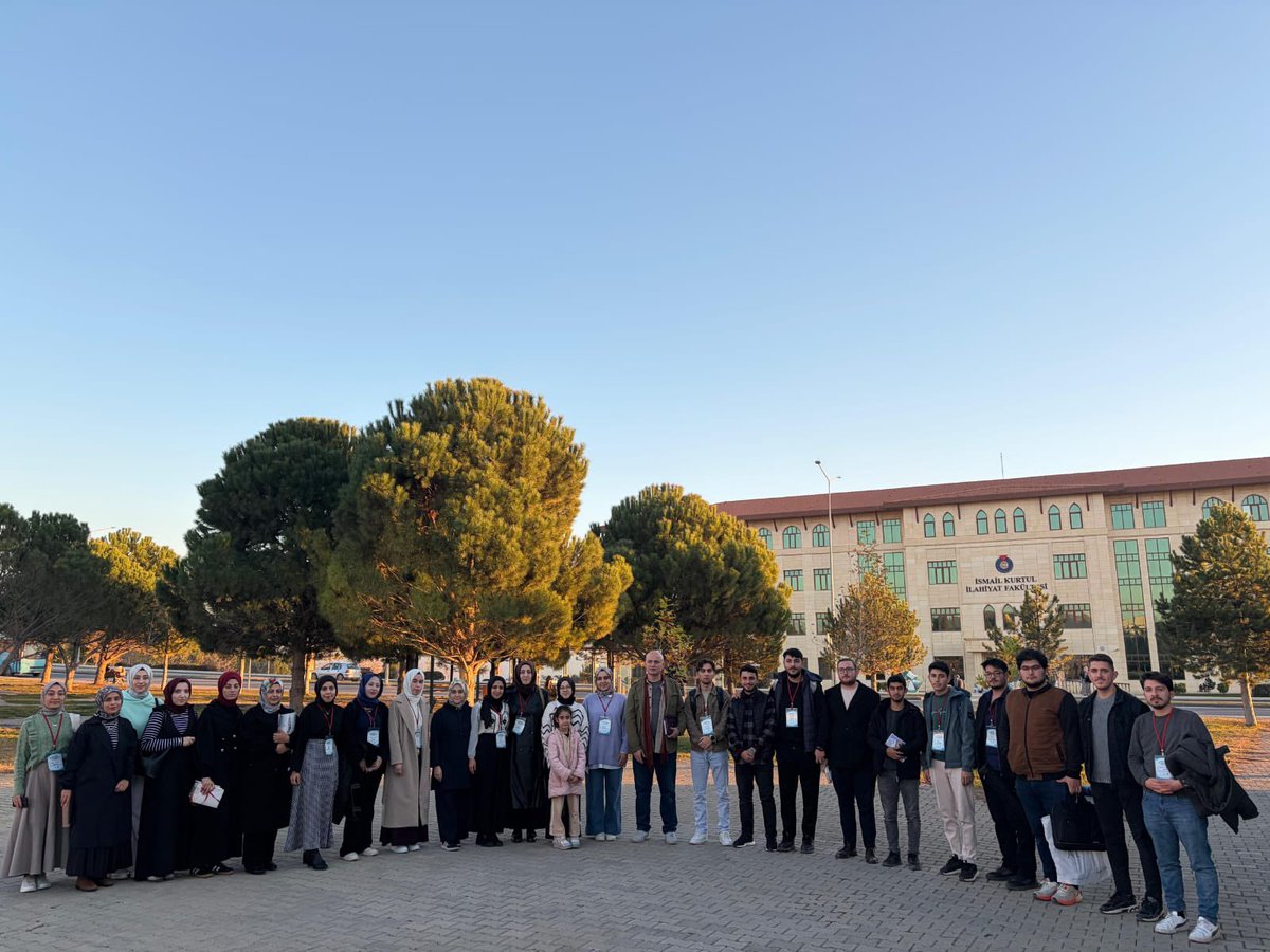 GSB_MarasGM's tweet photo. Gazze için kelimeler yürekten taştı. Bir Ses Bir Kalem Bir Yürek’te okuduk, düşündük, konuştuk. İlmi paylaşımlar, güçlü dayanışma ve artan farkındalıkla sessizliğe karşı durduk. Çünkü bir söz, bir vicdanı uyandırır. https://t.co/R8v6jk9C1E