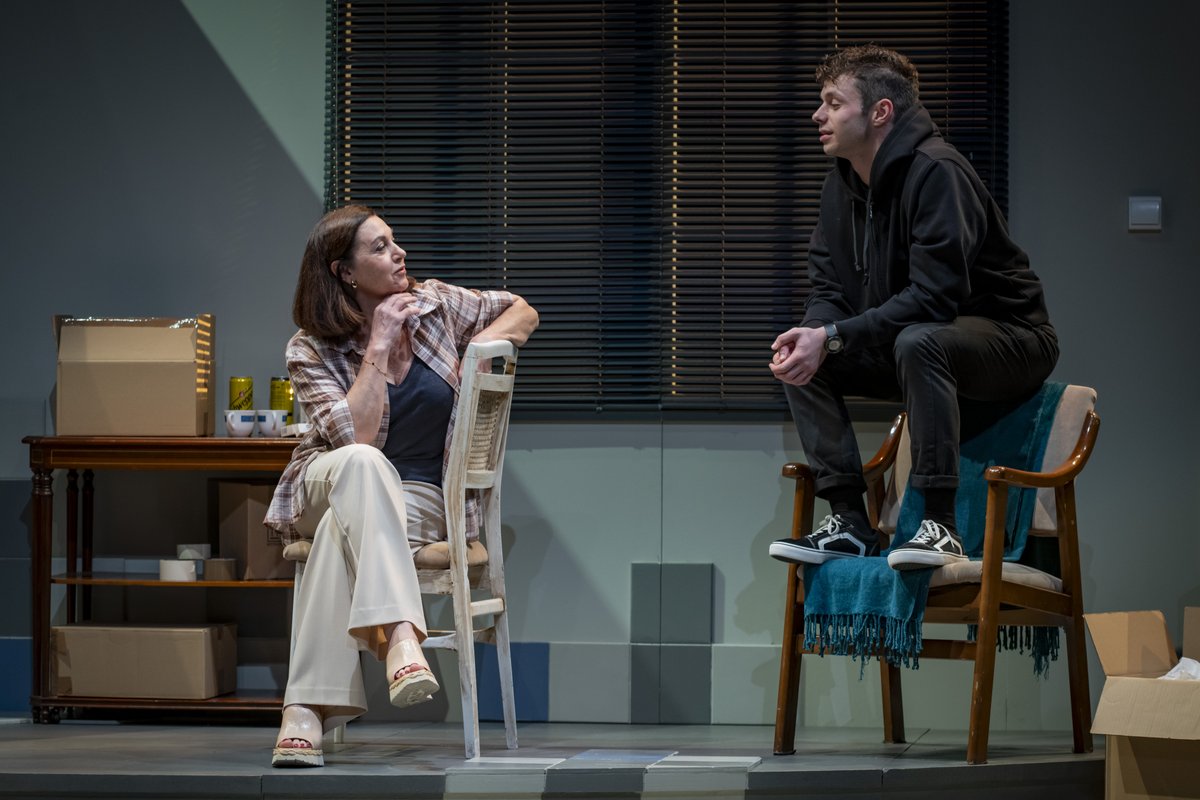 Vincent River de Philip Ridley llega al Fernán Gómez. Centro Cultural de la Villa en versión de Manuel Benito y con la compañía y dirección de Pilar Massa. Con la propia Pilar Massa y el actor Eduardo Gallo.

Del 22 de enero al 22 de febrero de 2026

Trata muy en serio el tema de