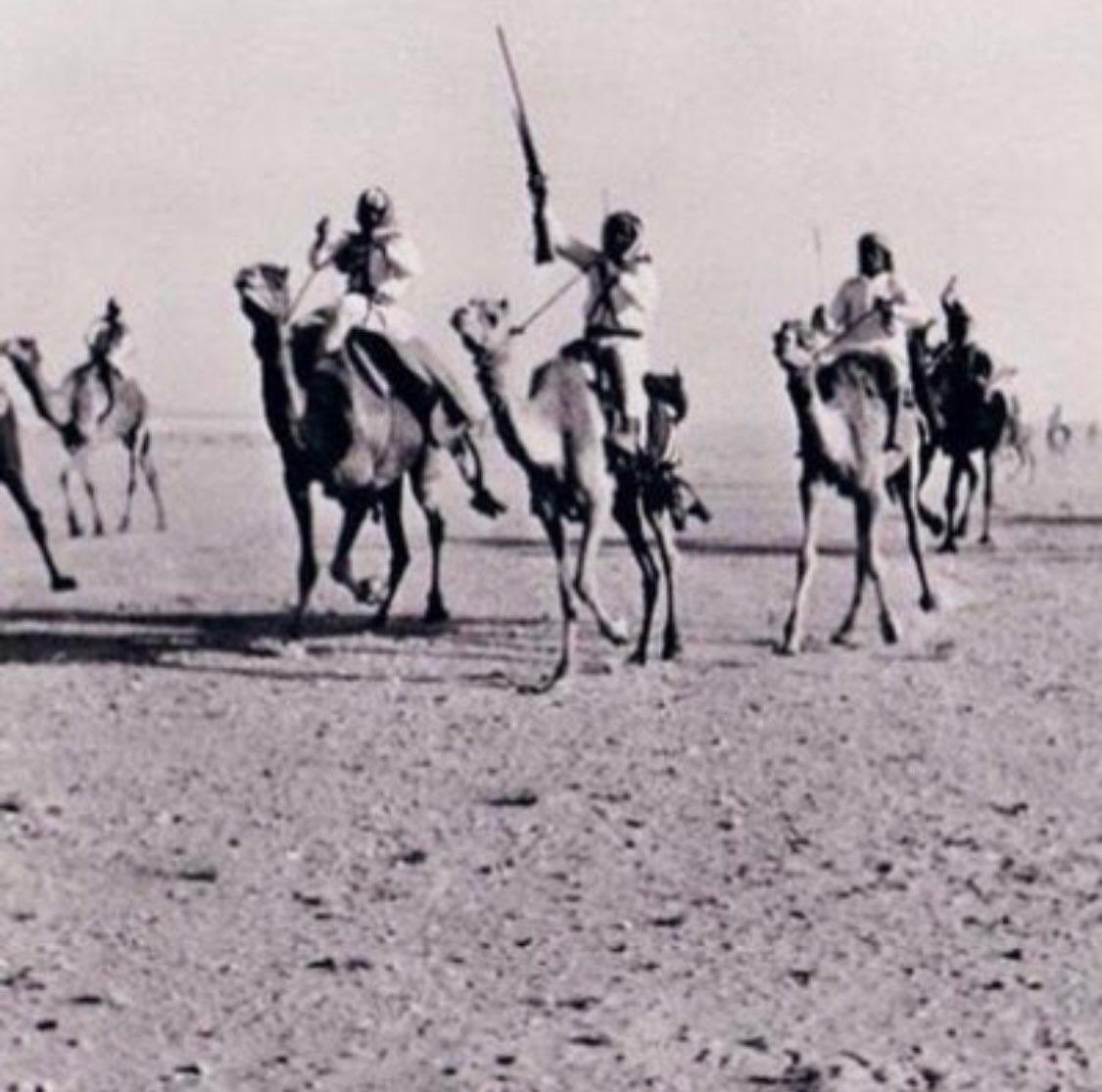 .
.

قالت العرب لا يدرك معنى : .   
" لكل مقام مقال "   إلّا صفوة العُقلاء، الذين يعرفون أن لكل حديث مواضعه، ولكل فِعل دواعيه، وأن ليس من الرُشد أن يُظهِر المرء هزلاً في موضع الجدّ، وخِفّة في موضع الثُقل، ولامُبالاة في موضع يتطلّب الاهتمام،  .  لكل موقف نوع من التعامل يناسبه