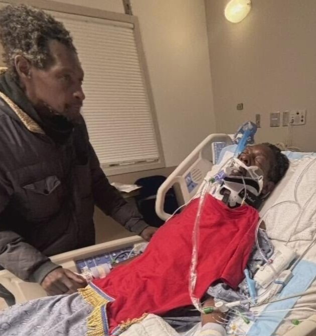 CivokNilam's tweet image. 🚨 BREAKING: Another Brandon Johnson “isolated incident” on the CTA.

A 62-year-old Chicago man stood at the bedside of his identical twin brother, Larry Gilkey, who was placed in a medically induced coma for five days after an act of kindness nearly cost him his life.

On…