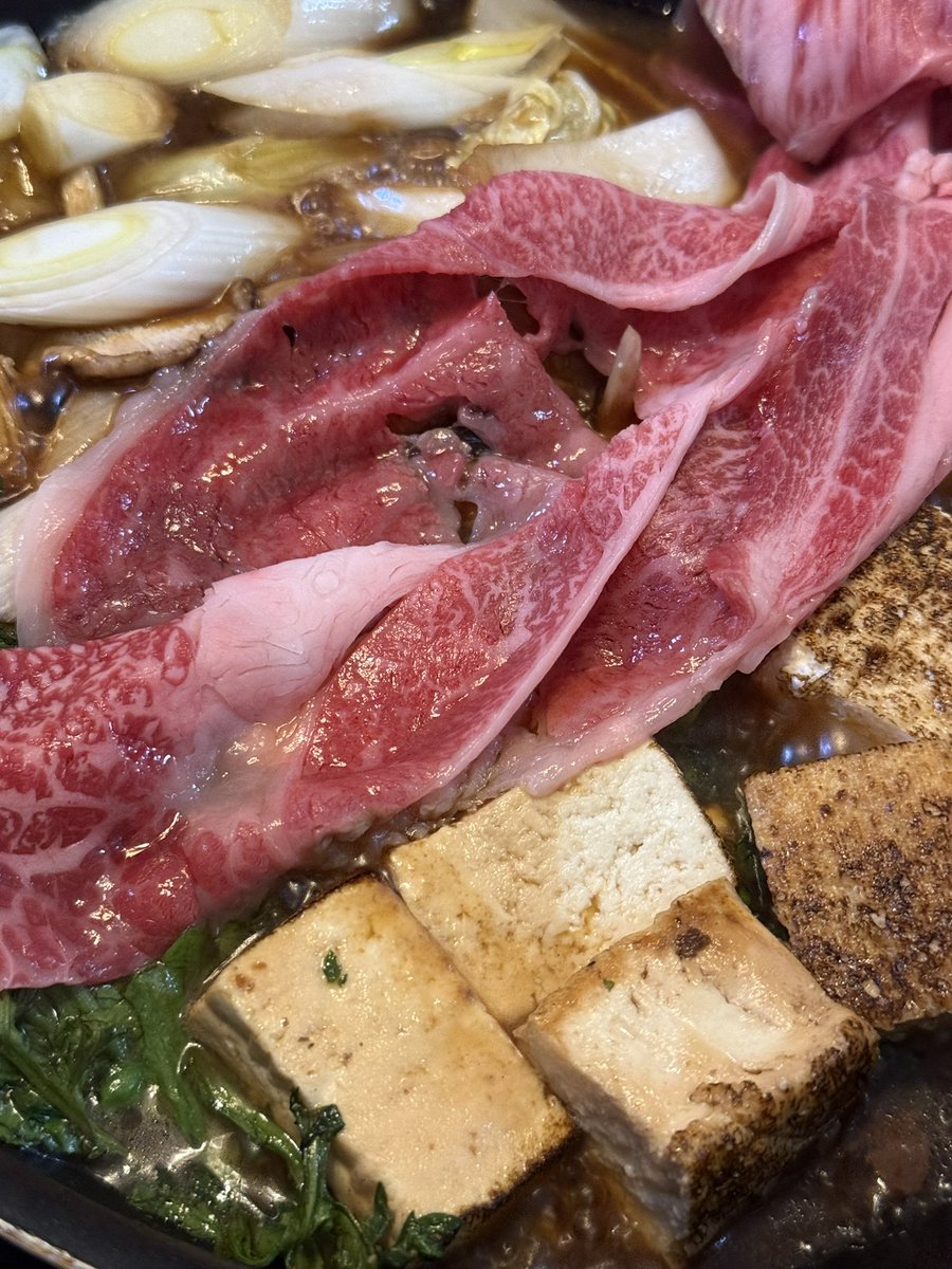 MEXC様からお歳暮頂きました♪
その日のうちにすき焼きに🙌🙌🙌

（息子に肉取られてネギ食べてました）