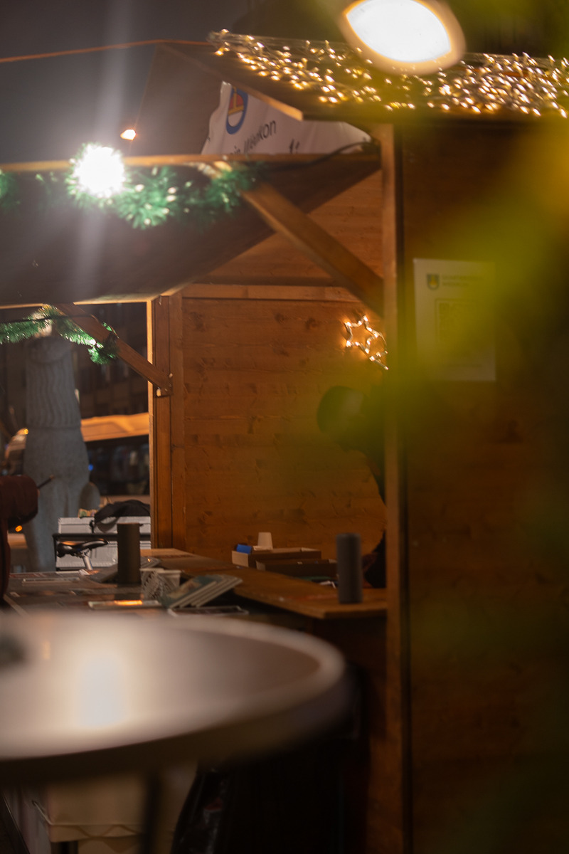 Heute Dienstag ist übrigens der letzte Tag, an dem das Wiediker Glühweinhüttli offen hat. Noch bis 19:00 Uhr an der Schmiede Wiedikon!