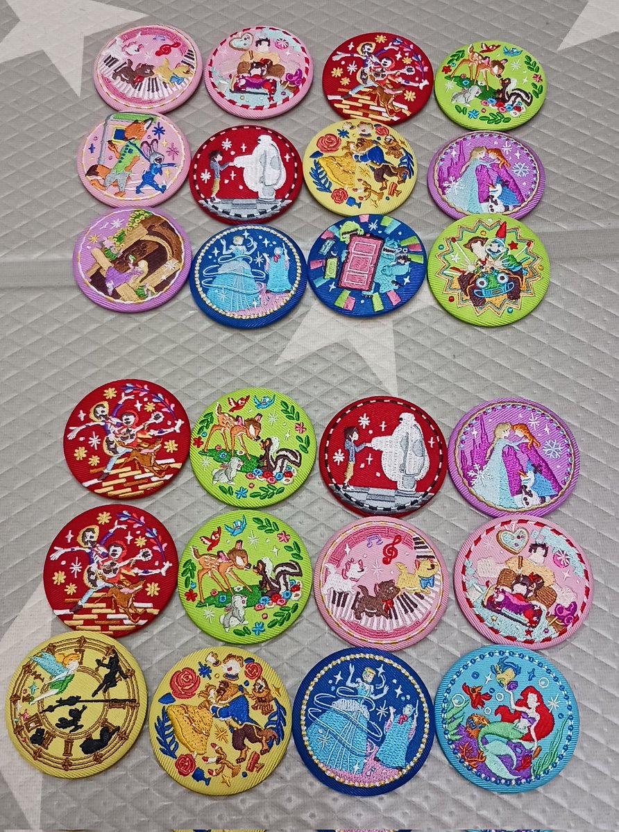 ディズニー　ピンバッジ　缶バッジ　約200個　まとめ売り ディズニー ピンバッジ 缶バッジ 約200個 まとめ売り ディズニー