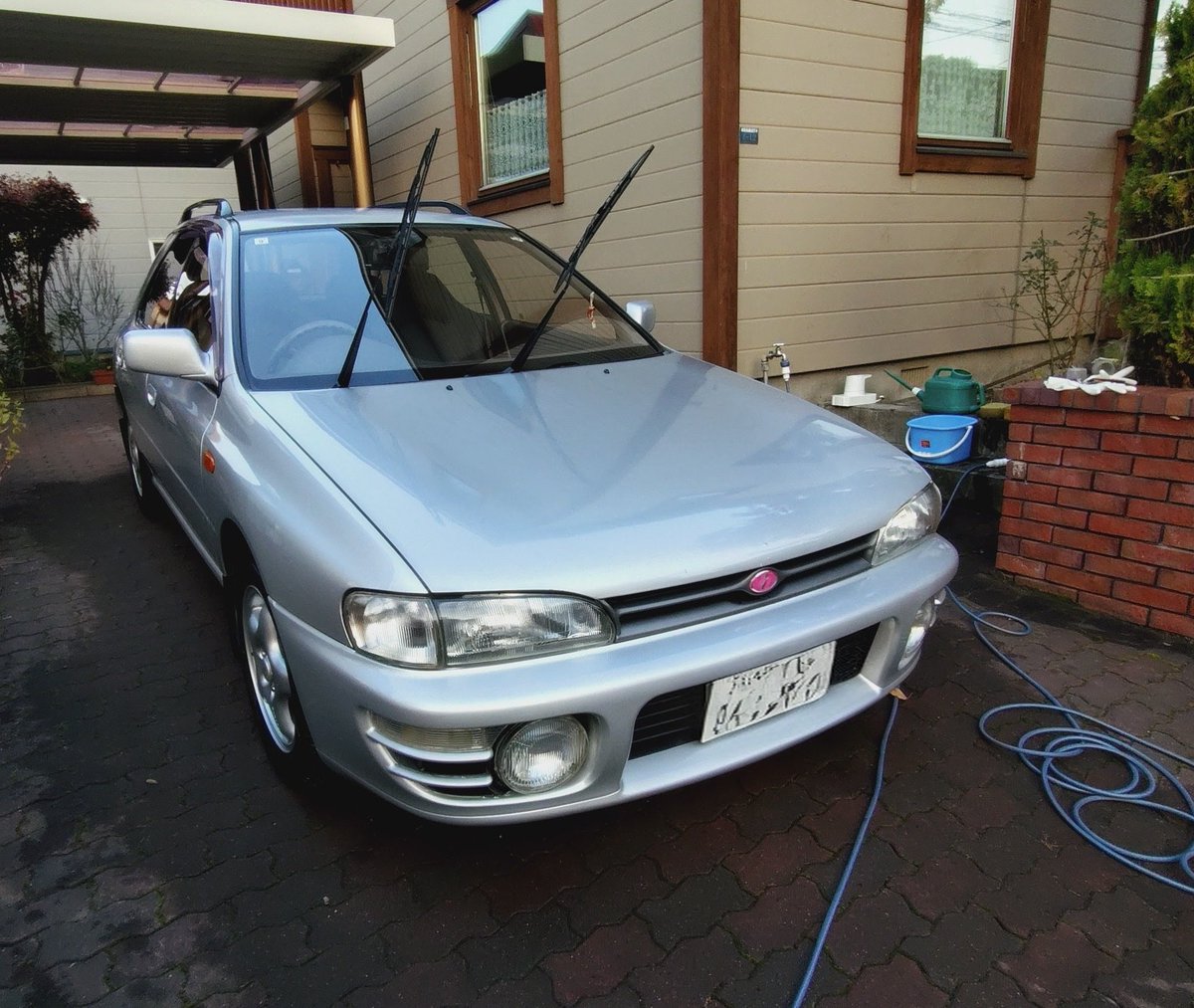 akko_k's tweet photo. 2年落ちで購入して28年！
冬用に純正ホイールをオークションから探し出して、夏冬同じ純正にしたのが今年の嬉しいこと(⁠ ⁠ꈍ⁠ᴗ⁠ꈍ⁠)
#今の車に何年乗ってる https://t.co/cW3KY6iq9A