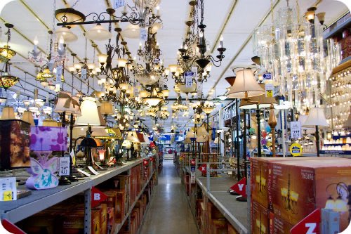 Kinger’s room is the home depot lights section bc Caine fucking hates him