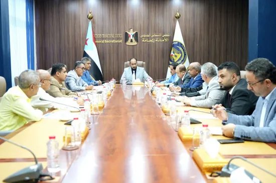 ناقشت الأمانة العامة لـ المجلس الانتقالي الجنوبي، في اجتماعها اليوم الثلاثاء، بالعاصمة عدن، برئاسة عبدالرحمن الصبيحي، الأمين العام، تقرير الأداء الدبلوماسي والسياسي الخارجي للمجلس.. واستعرض التقرير المقدم من هيئة الشؤون الخارجية، أنشطة مكاتب المجلس وممثليه في الخارج في إطار استراتيجية شاملة تهدف إلى إيصال قضية شعب الجنوب إلى مراكز القرار الدولي، وتعزيز التواصل مع الفاعلين الدوليين والمنظمات. استعاده دوله الجنوب دوله الجنوب العربي المشهد العربي للتفاصيل. اقرأ المزيد من المشهد العربي 