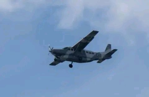 gabysalido's tweet image. Mi solidaridad y condolencias por lo sucedido en el incidente del avión de la #Marina cerca de #GalvestonTexas.

La aeronave trasladaba a un menor con quemaduras al hospital de #Galveston, como apoyo médico a la fundación #MichouYMau. Donde hubo 5 personas fallecidas.