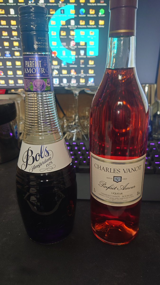 BarContrast's tweet image. 今日のお酒の紹介はリキュールのパルフェタムールです。これはフランス語で完璧な愛という意味のお酒で、今の時期にはぴったりなお酒ではないでしょうか。スミレのリキュールで香りが良く甘めなのでカクテルに使うとすごく華やかな感じになると思います。