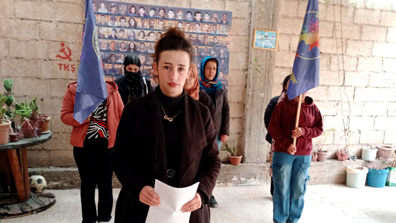 Kobanê'de Anna Liedtke ile dayanışma eylemi

➡️tinyurl.com/yzjtu3z6