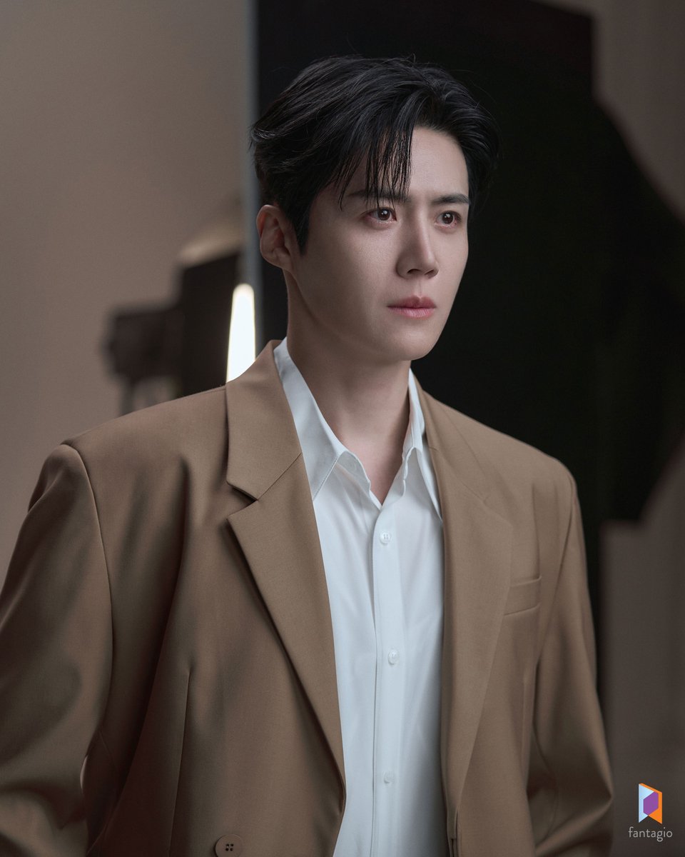 KIMSEONHO_offcl's tweet image. [#김선호][비하인드컷] #비밀통로 포스터 촬영 현장

#KIMSEONHO #INTERVAL