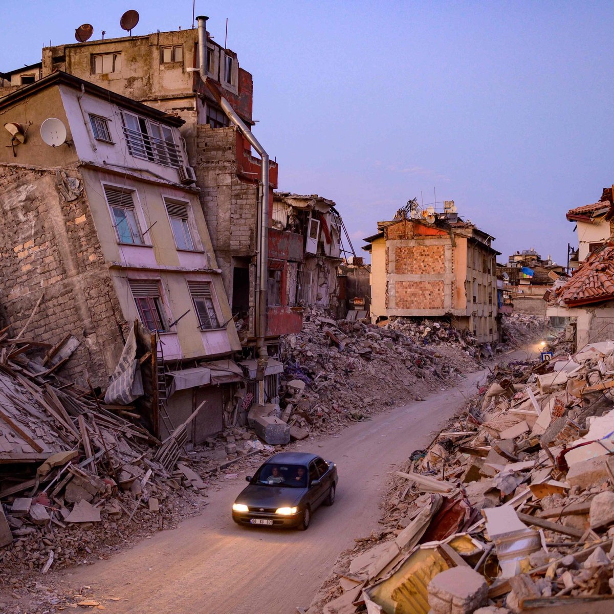 SON DAKİKA | Deprem suçluları, 11. Yargı Paketi'ndeki af düzenlemesinden çıkarılacak.